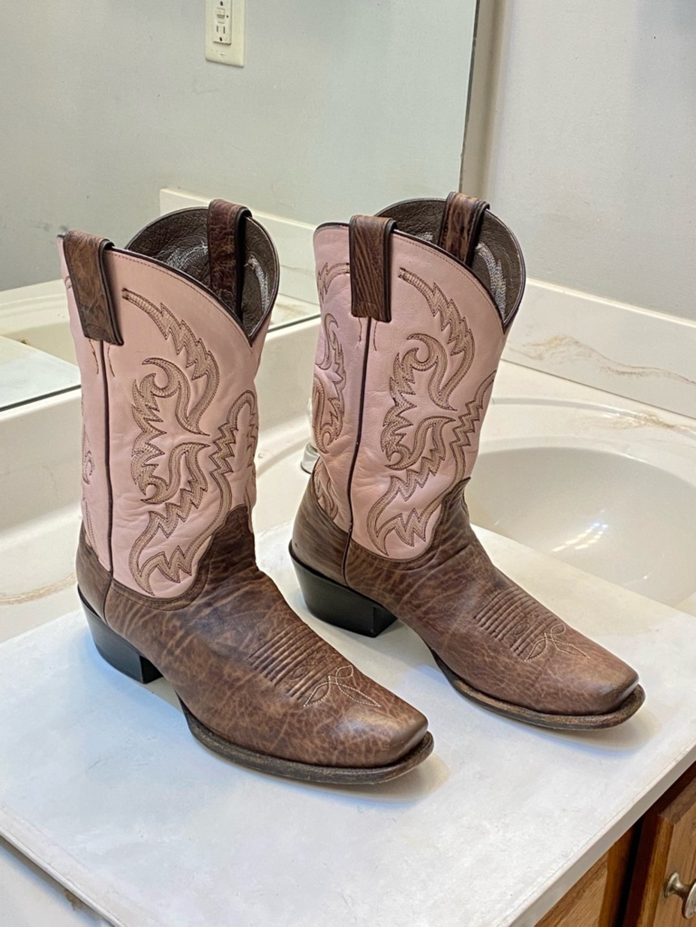 NOCONA Women Cowboy boot Size 9.5B great condition clean interior good bottom
